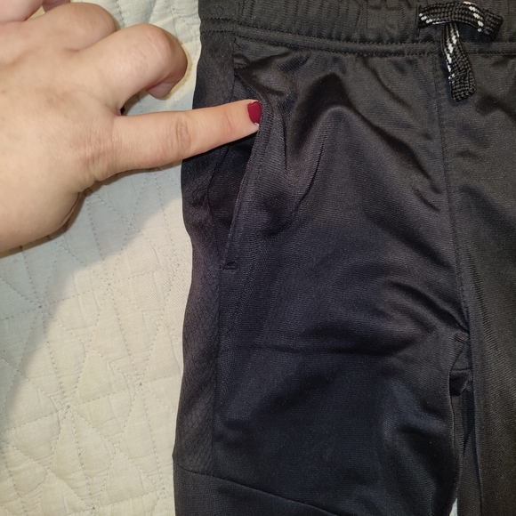 2 boys pants size 5 new with tags on its - Picture 5 of 11